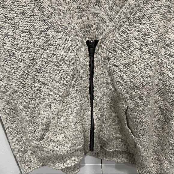 Silence & Noise Heathered Grey Full Zip Sweater - Picture 4 of 9